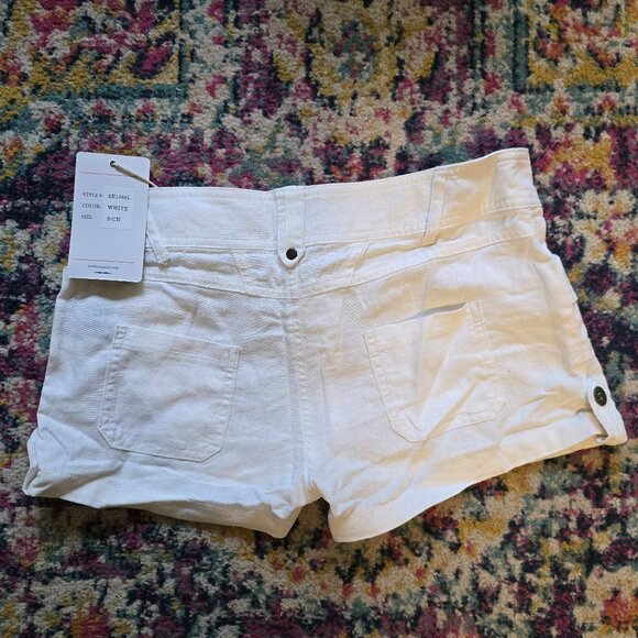 Ci Sono by Cavalini white linen shorts - Picture 3 of 4